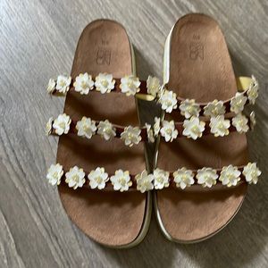 No boundaries platform flower sandals